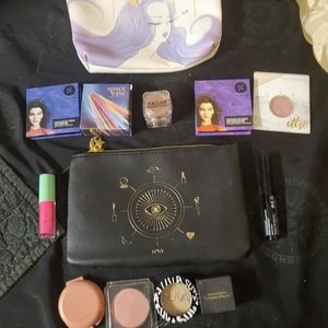 Makeup bundle: eyeshadow/highlighter/bronzer etc.